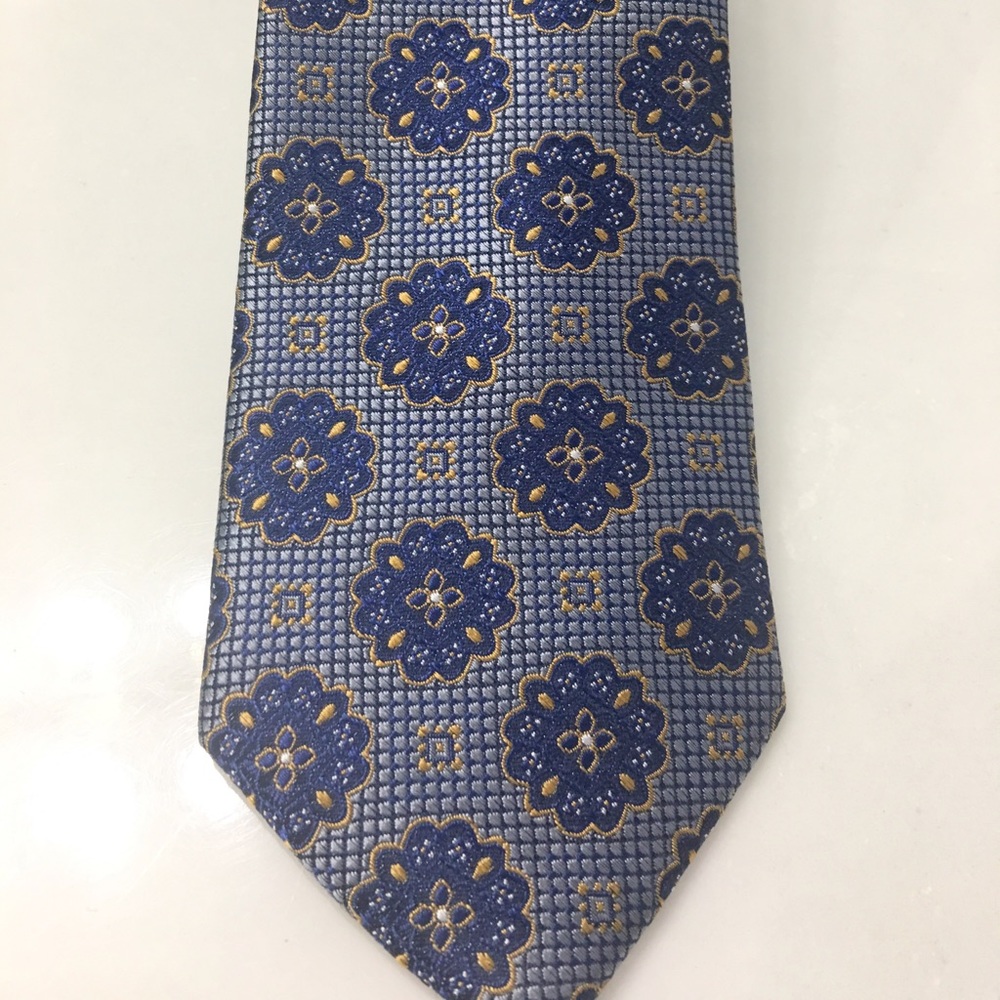Jos A. Bank Reserve tie